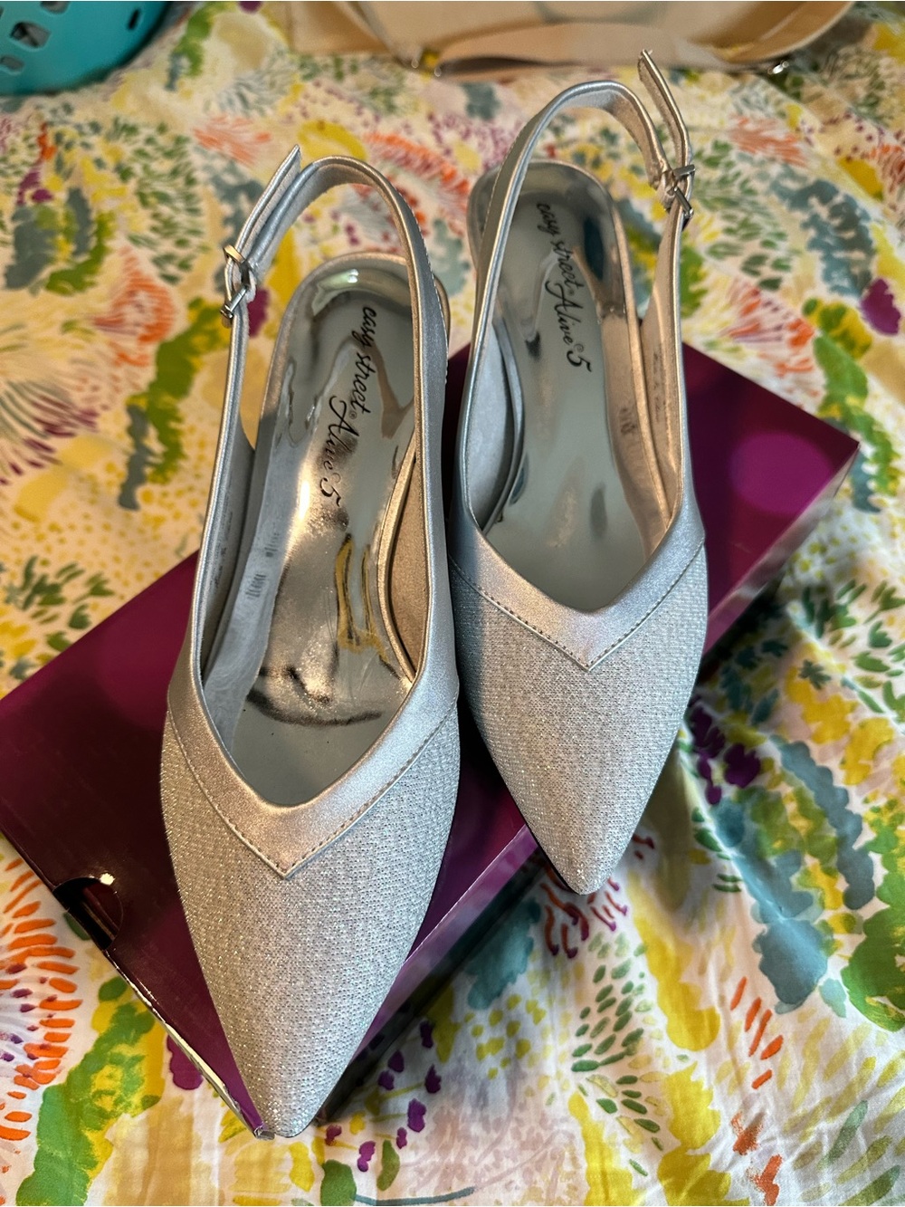 8.5 Wide easy street Silver Pointed-Toe Slingback Heels